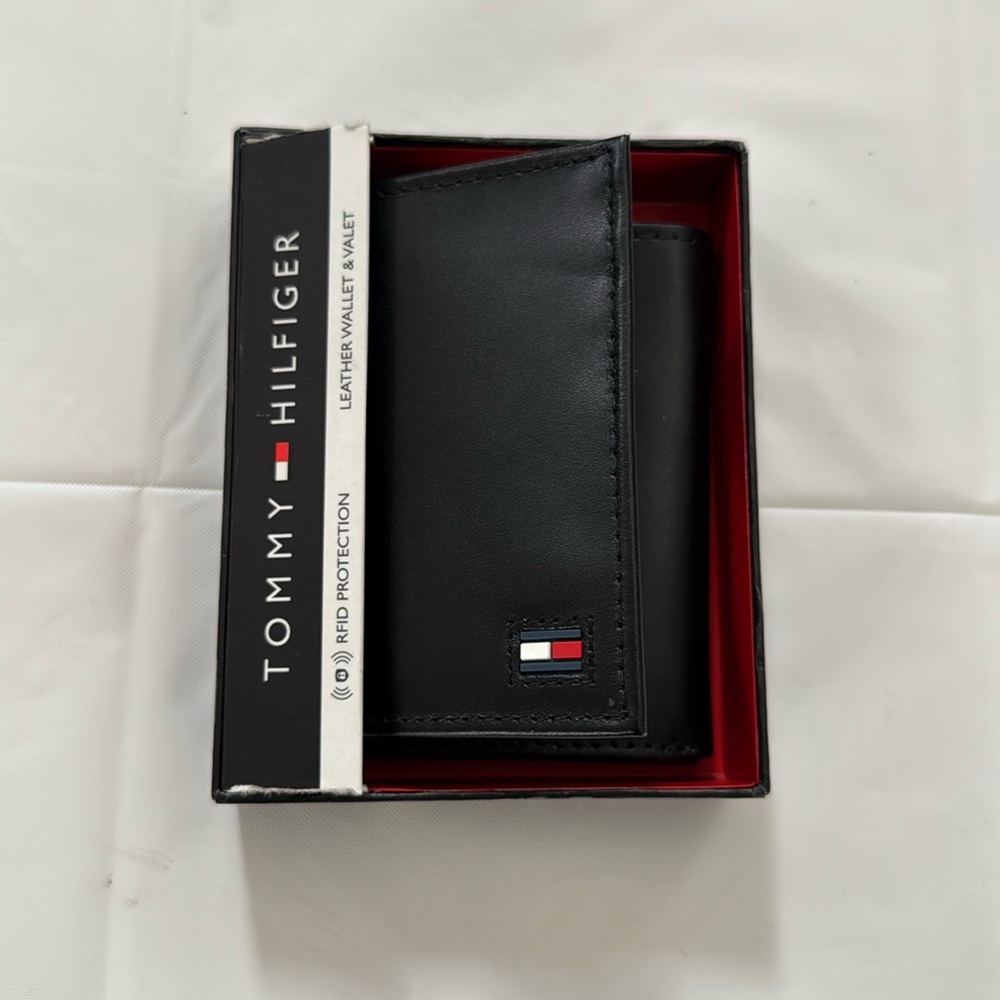 Tommy Hilfiger Black Leather Trifold Wallet In Box RFID Protection 31HP110019